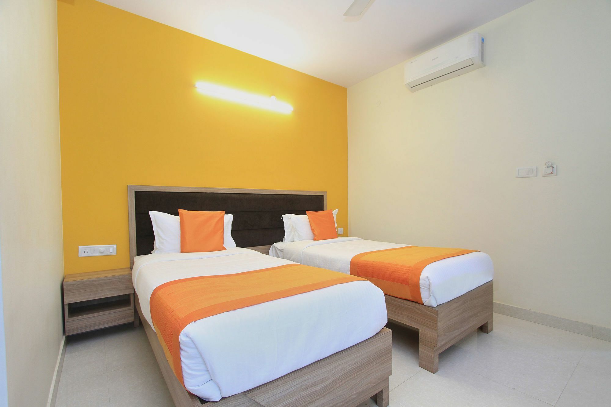 Hotel O Golden Inn Near Cubbon Park Bangalore Eksteriør billede