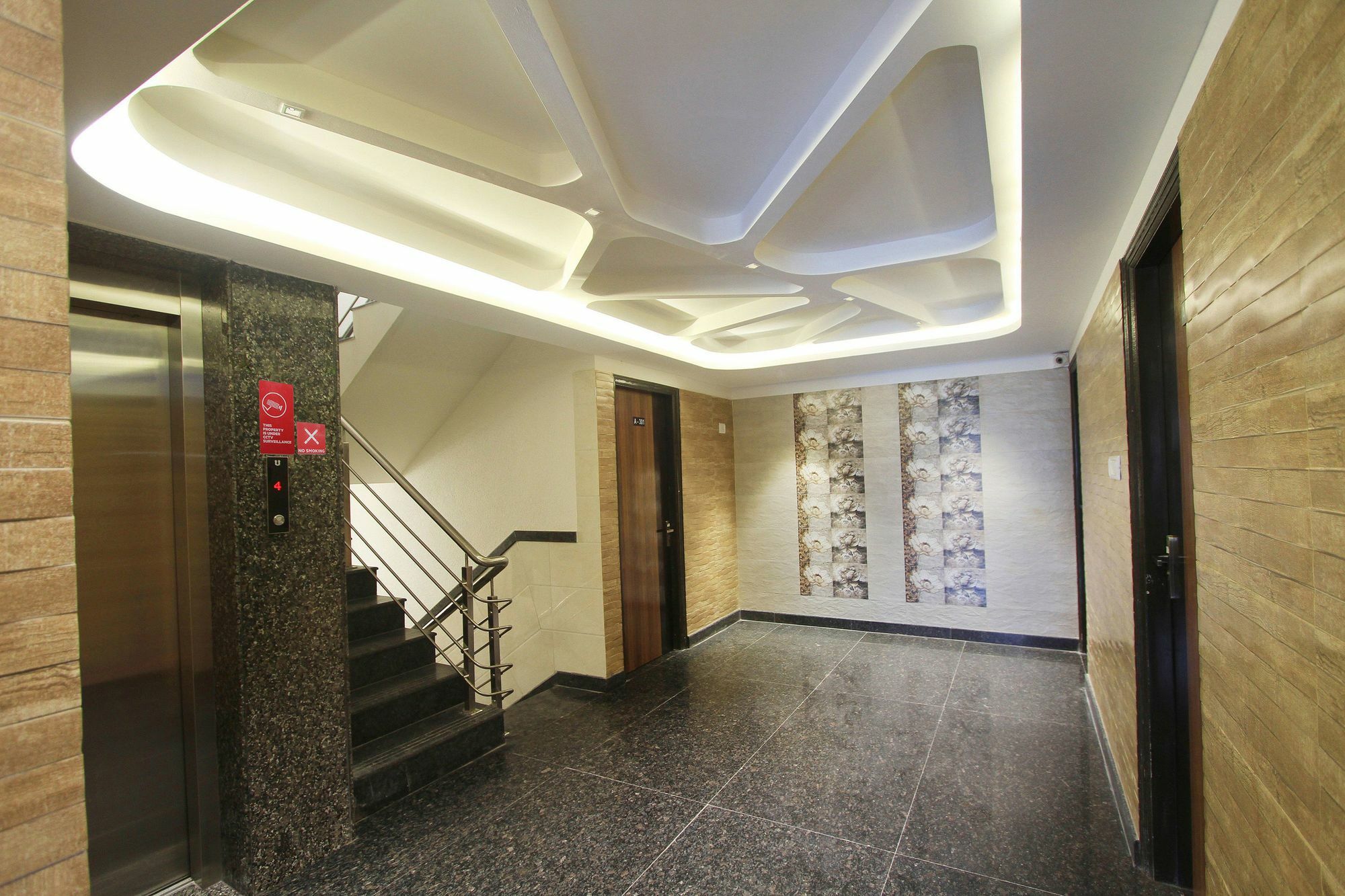 Hotel O Golden Inn Near Cubbon Park Bangalore Eksteriør billede