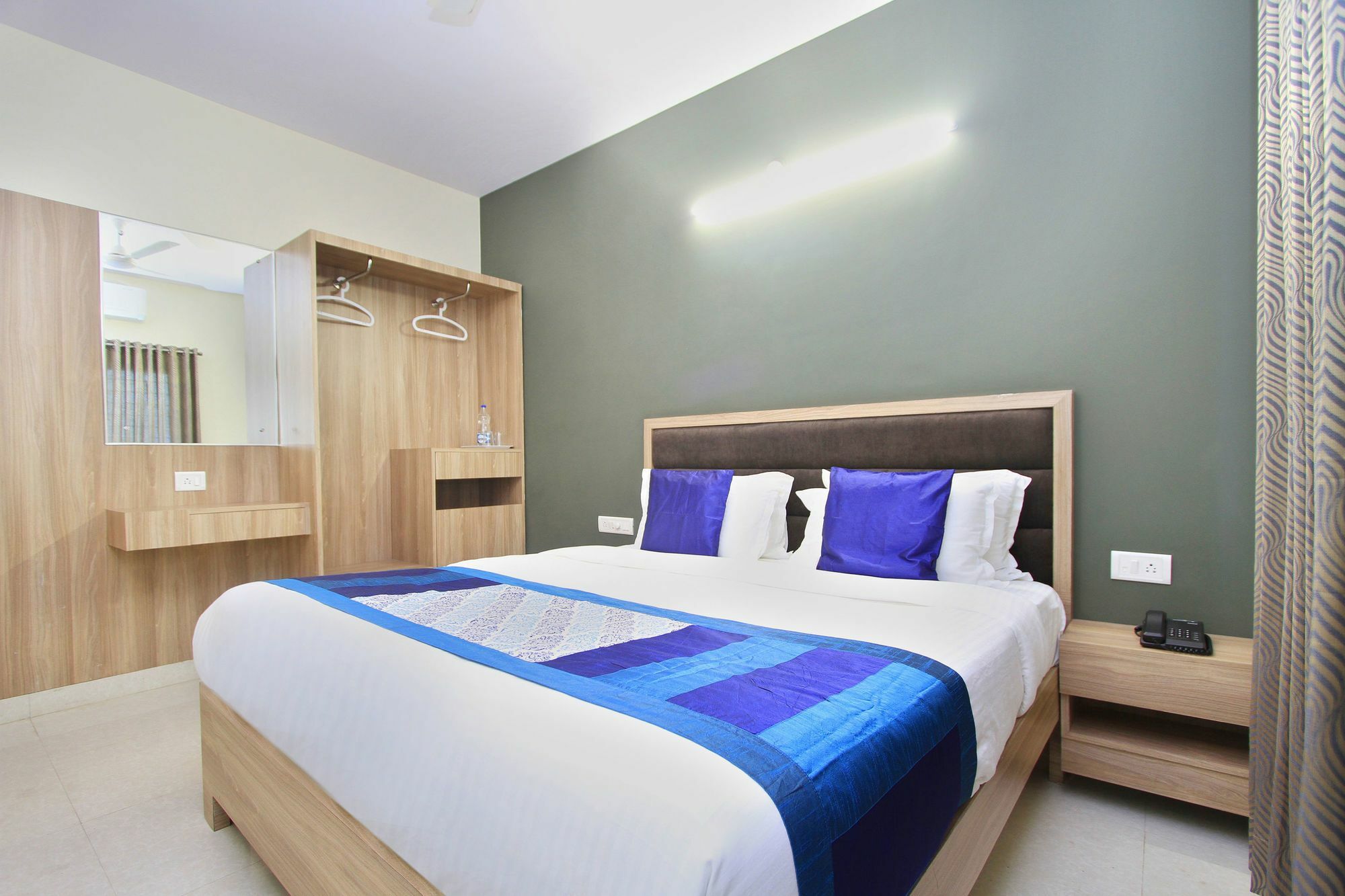 Hotel O Golden Inn Near Cubbon Park Bangalore Eksteriør billede